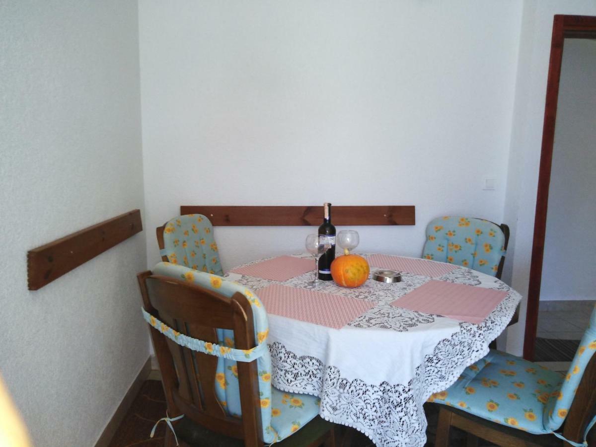 Apartman Rodic Omis Luaran gambar